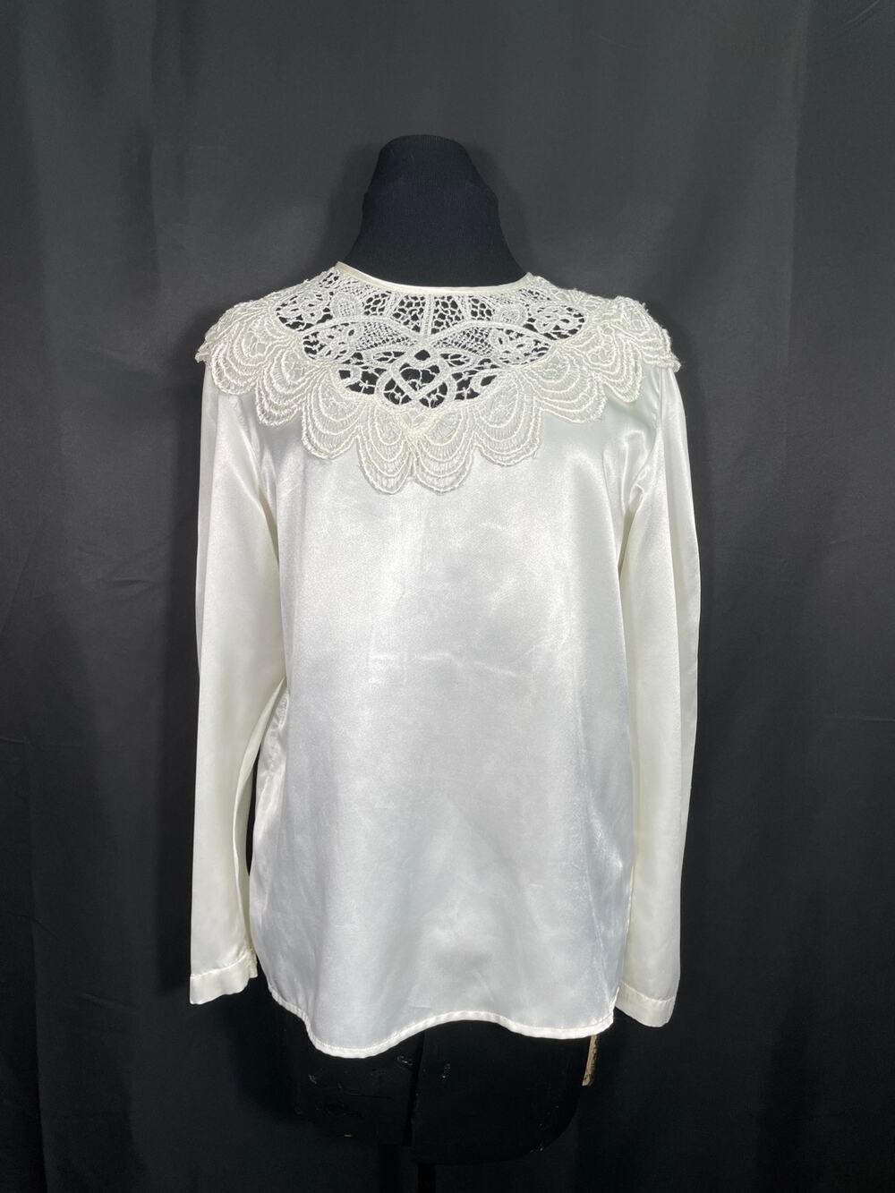 Vintage San Andre Ivory Satin and Lace Round Neck Blouse - Size 8